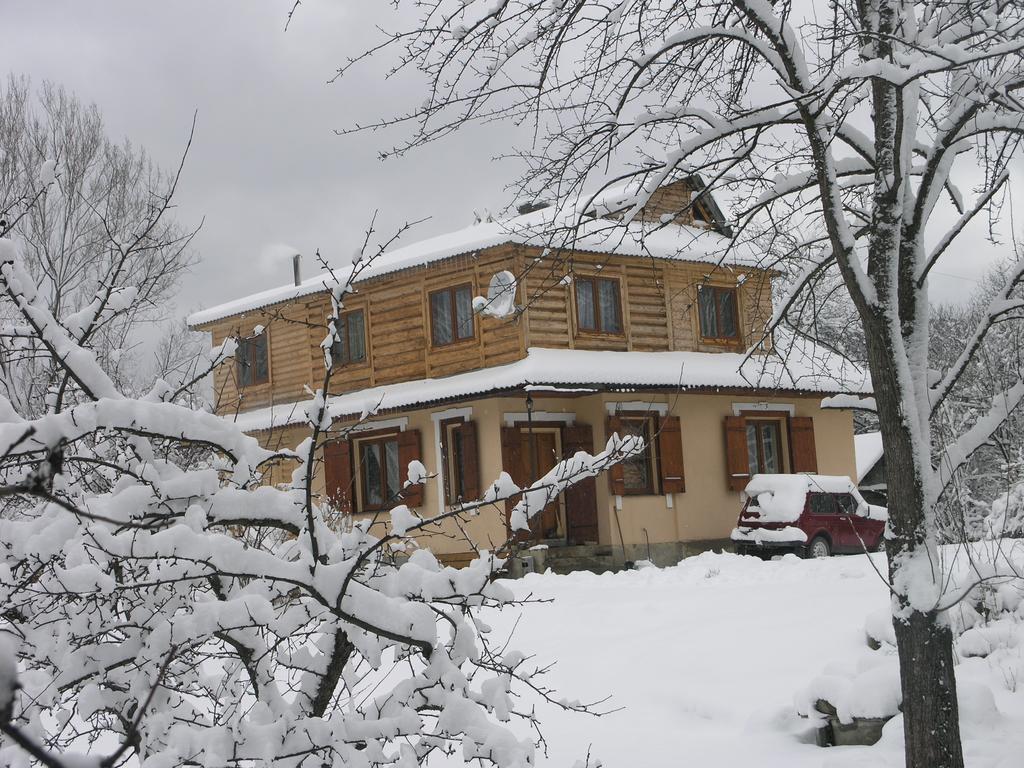 Arnika Tatariv Hotel Exterior photo